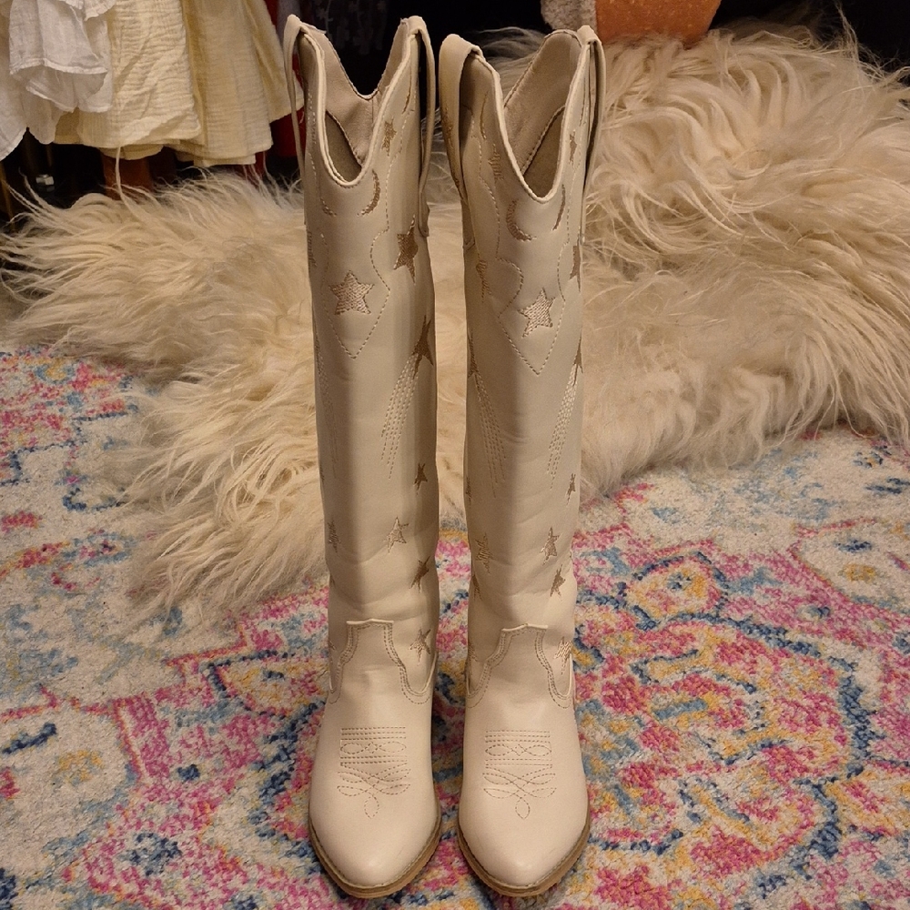 E White Star-Embellished Women's Western Boots